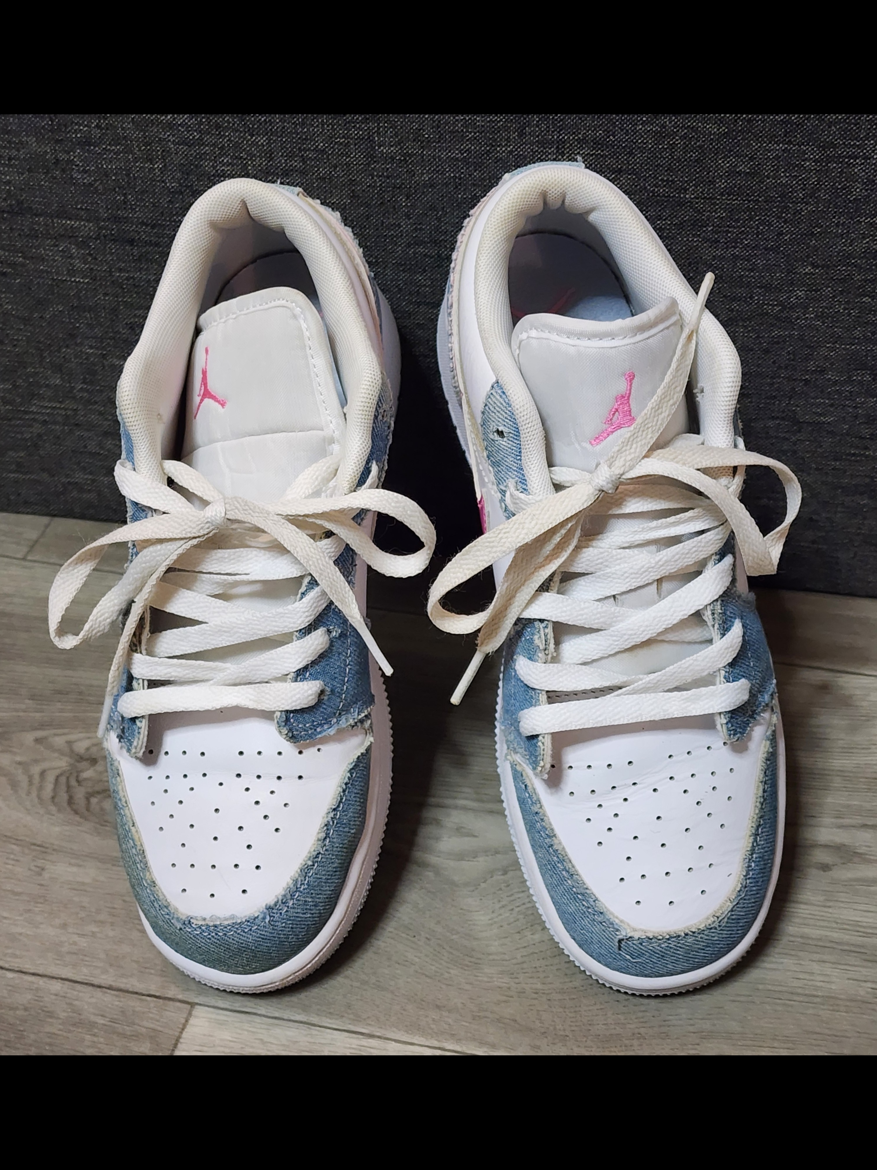 Jordan Kids' Sneakers In White With Black Jumpman 5.5y, Euro 38